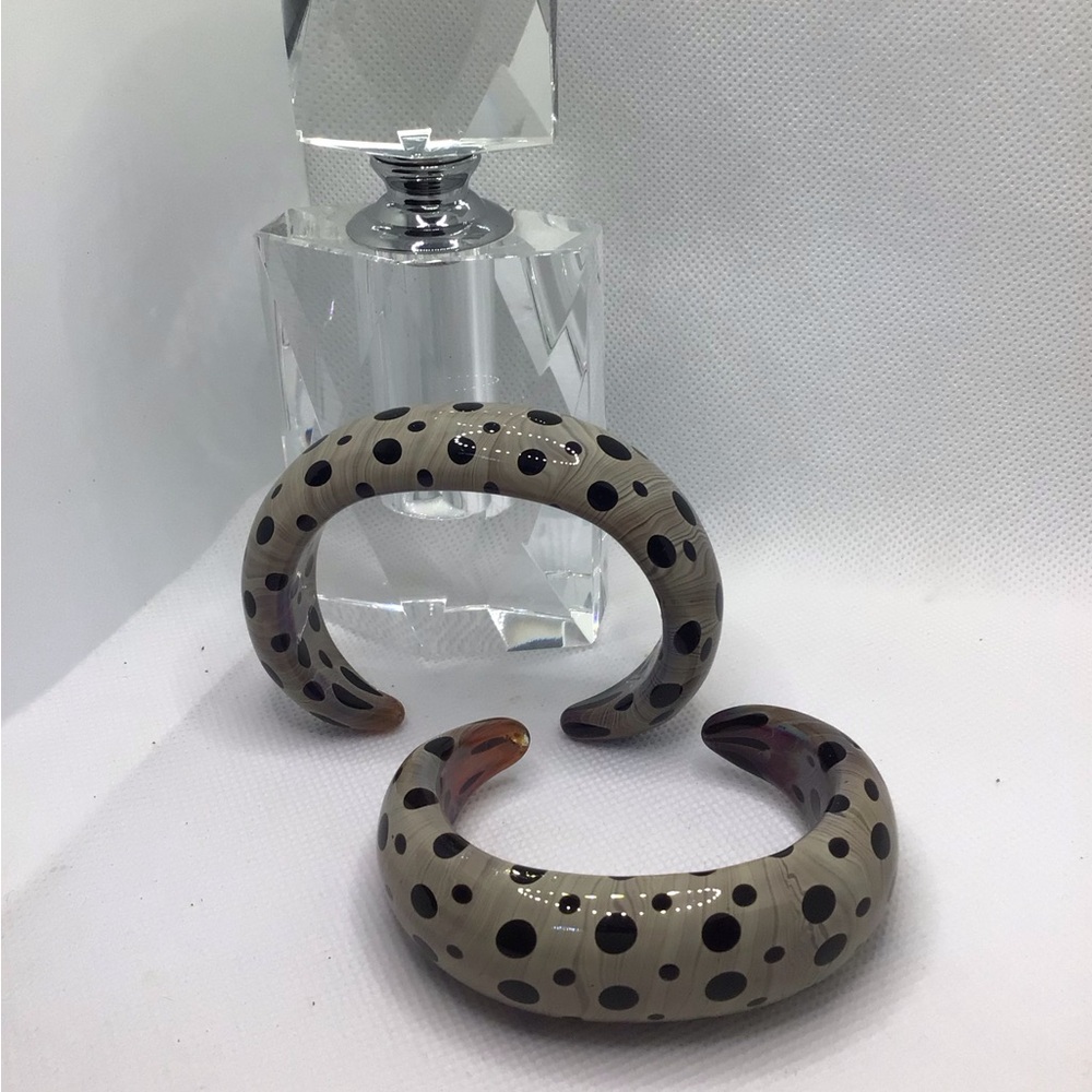 Kevin Grady’s Borosilicate (Pyrex) Art Glass Bracelets from Safari collection.
